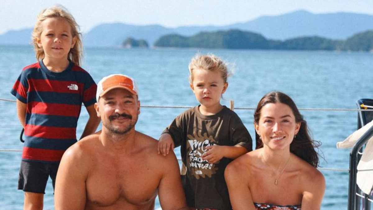 Трагедія у відкритому морі: Youtube-блогери La Vagabonde пережили серйозне зіткнення біля берегів Японії